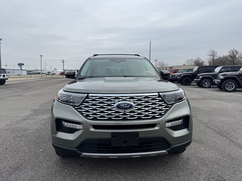 2020 Ford Explorer Platinum photo 2