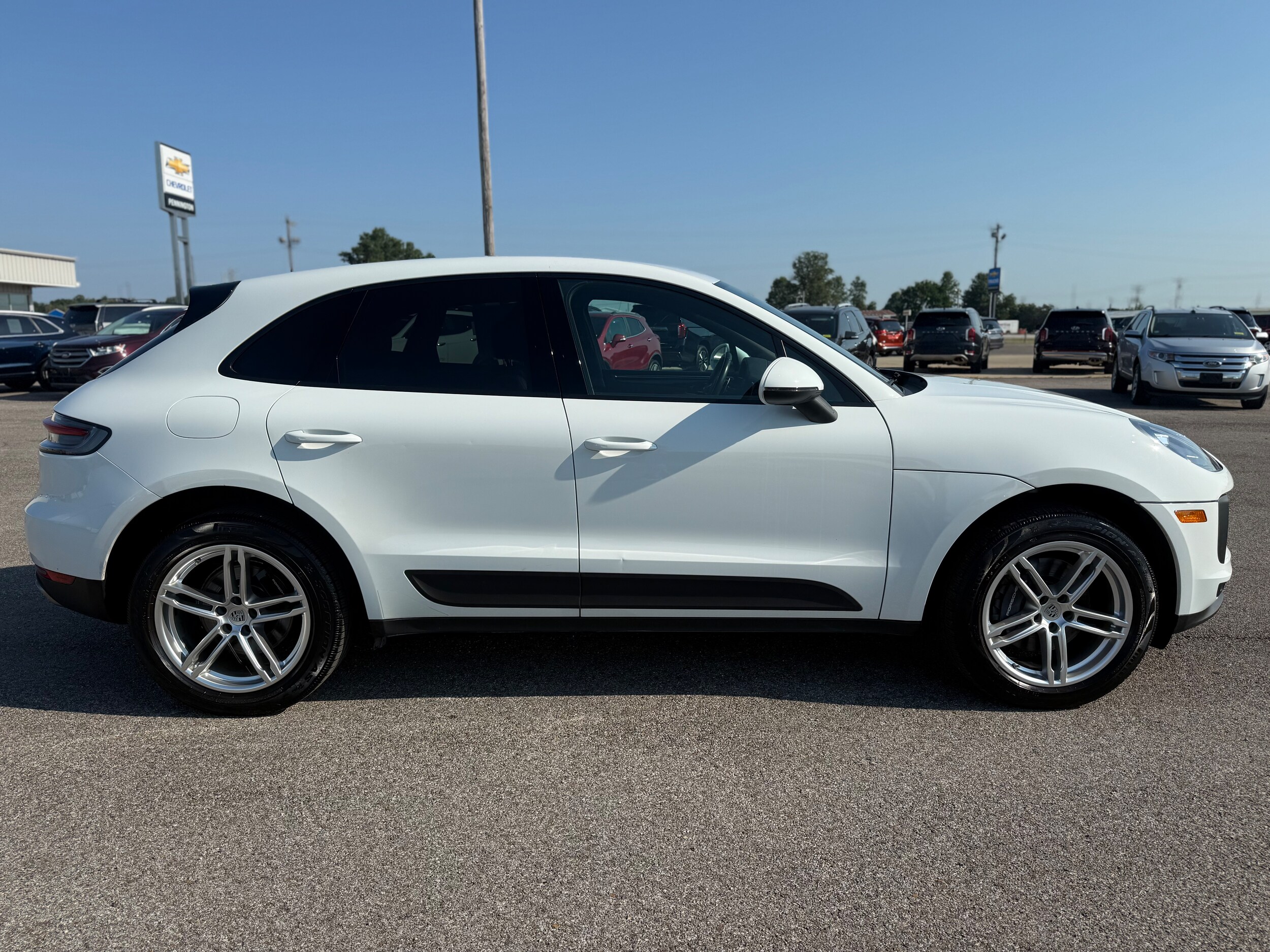 2021 Porsche Macan Base photo 4