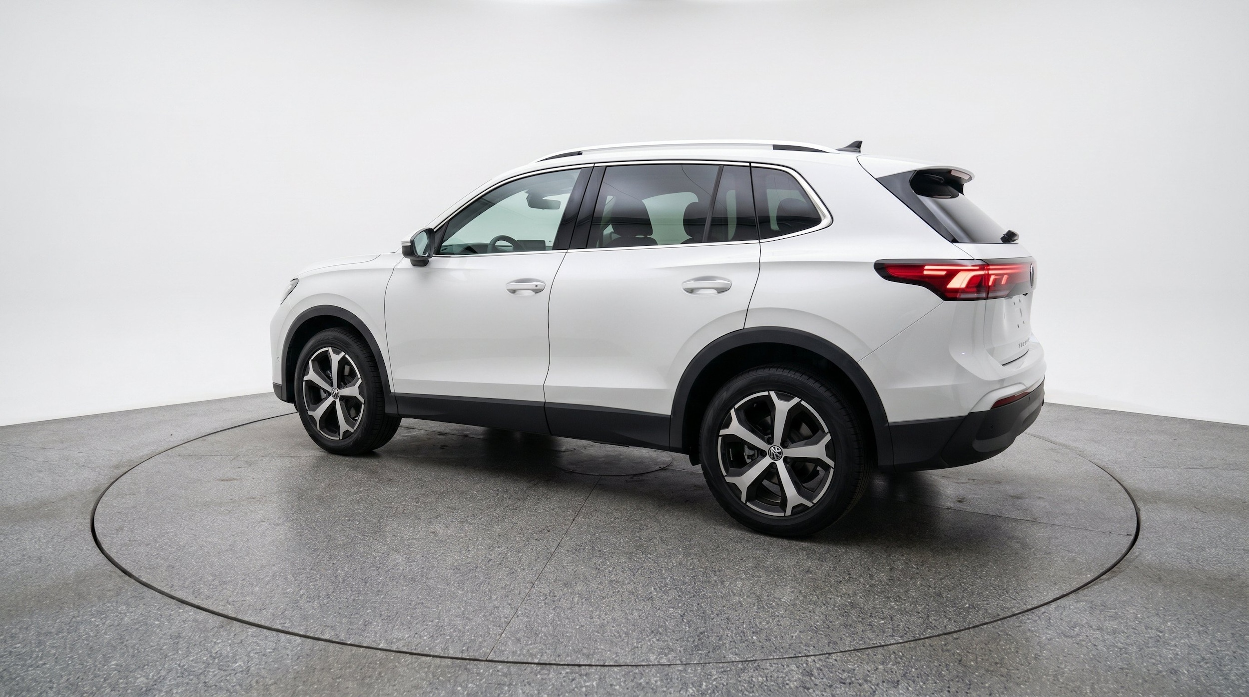 Thumbnail: 2026 Volkswagen Tiguan - 6