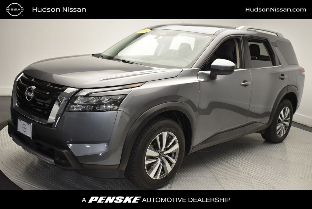 Used 2025 Nissan Pathfinder SL SUV