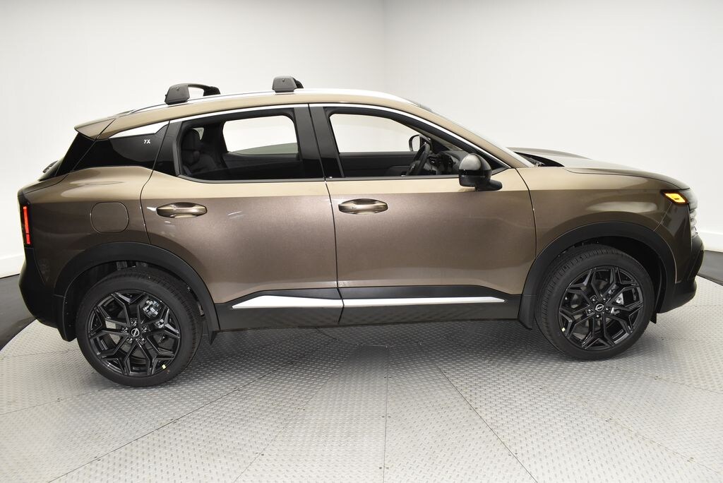 New 2026 Nissan Kicks SR SUV