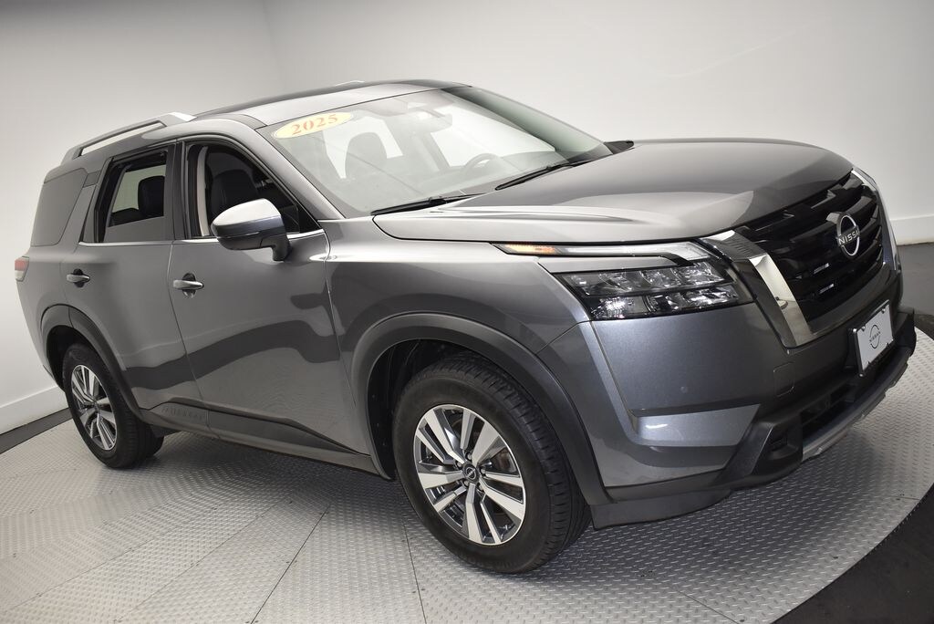 Used 2025 Nissan Pathfinder SL SUV