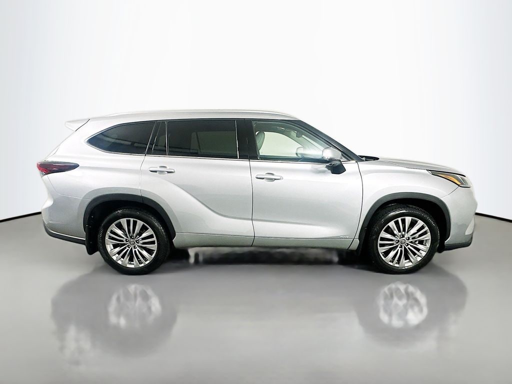Used 2025 Toyota Highlander Hybrid Platinum SUV