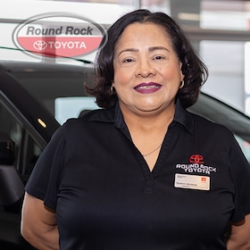 Staff member Noemi Alvarez from ID_f08b9f048cac