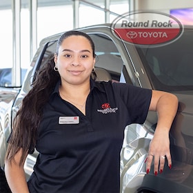 Staff member Alejandra Castro from ID_6e3af228aeaf