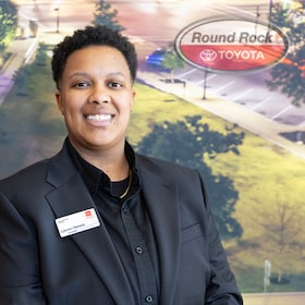 Staff member Lauren Dennis from ID_e8ec615f2c06