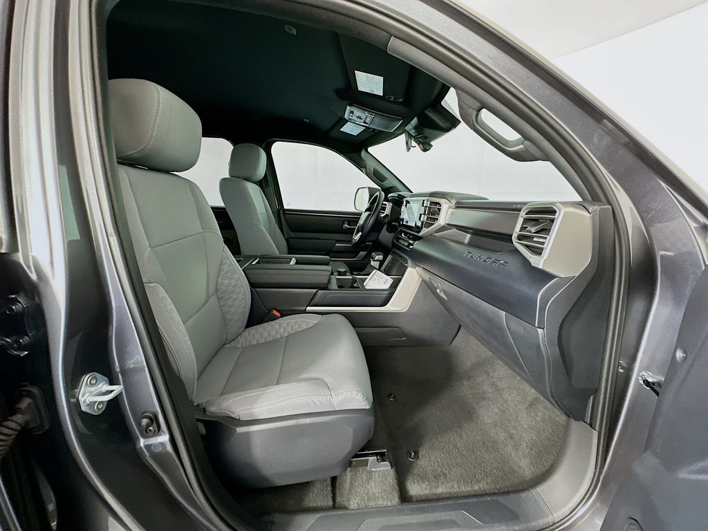 2025 Toyota Tundra SR5 - Photo 27