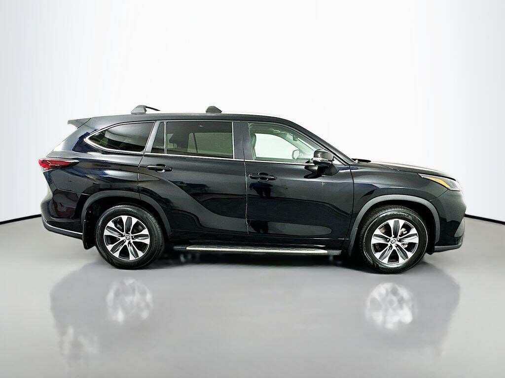 Used 2024 Toyota Highlander XLE SUV