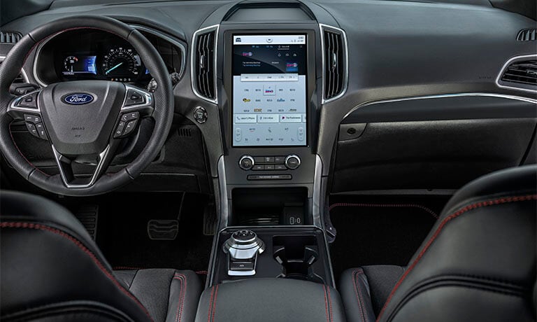2022 Ford Edge interior front