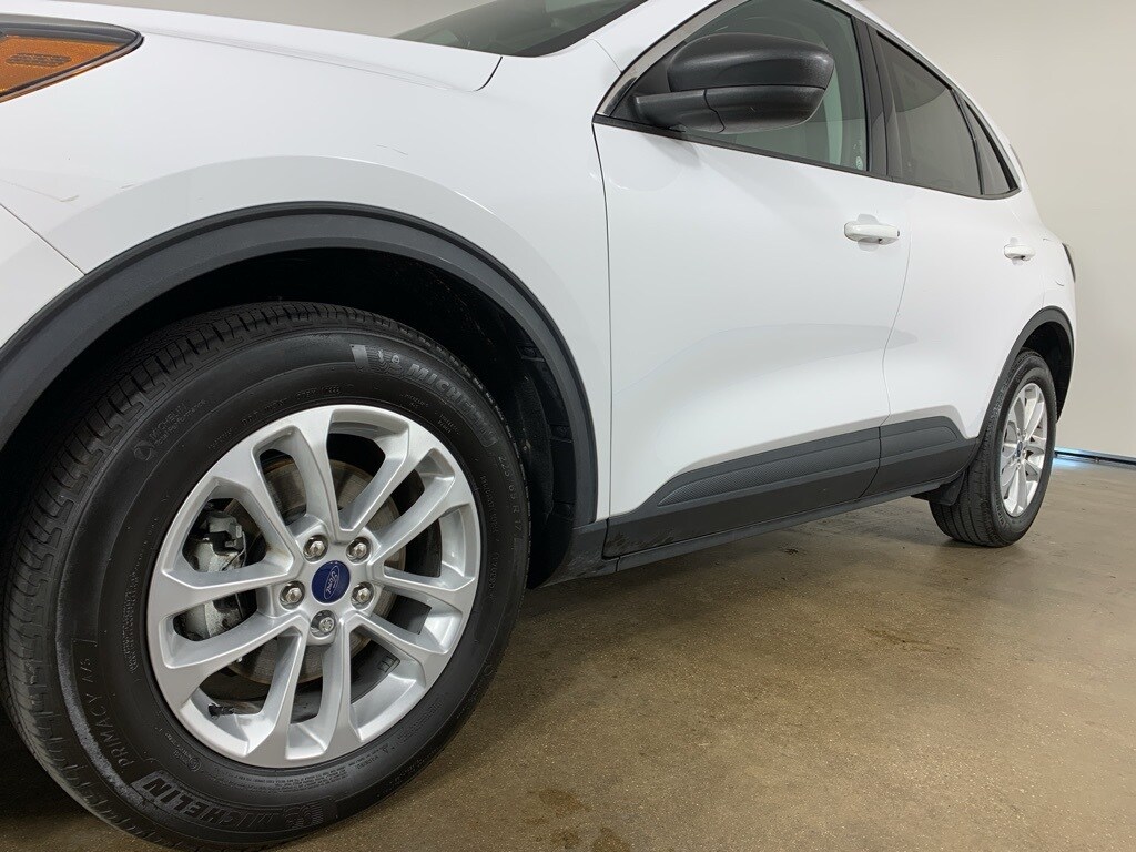 2022 Ford Escape SE photo 2