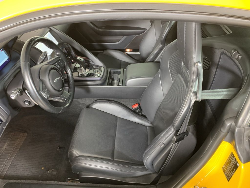 2021 Jaguar F-TYPE R-Dynamic - Photo 32