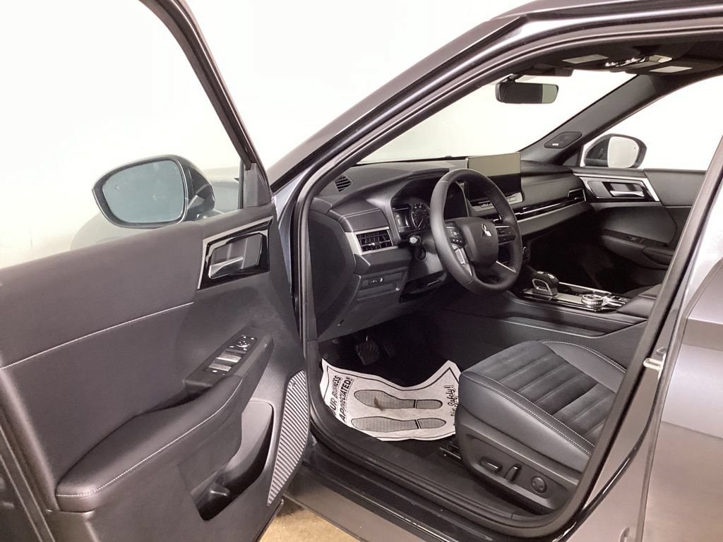 2026 Mitsubishi Outlander LE - Photo 9