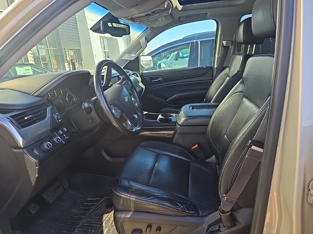 2015 Chevrolet Suburban LT photo 2