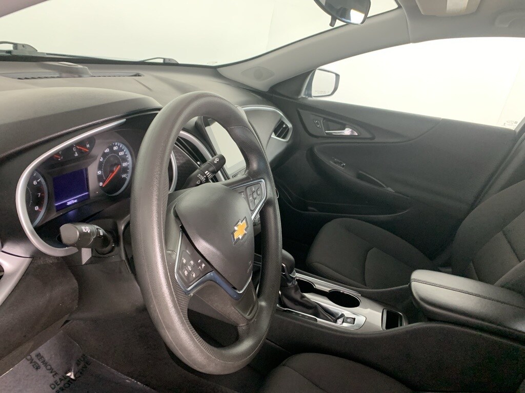 2024 Chevrolet Malibu 1LT photo 3
