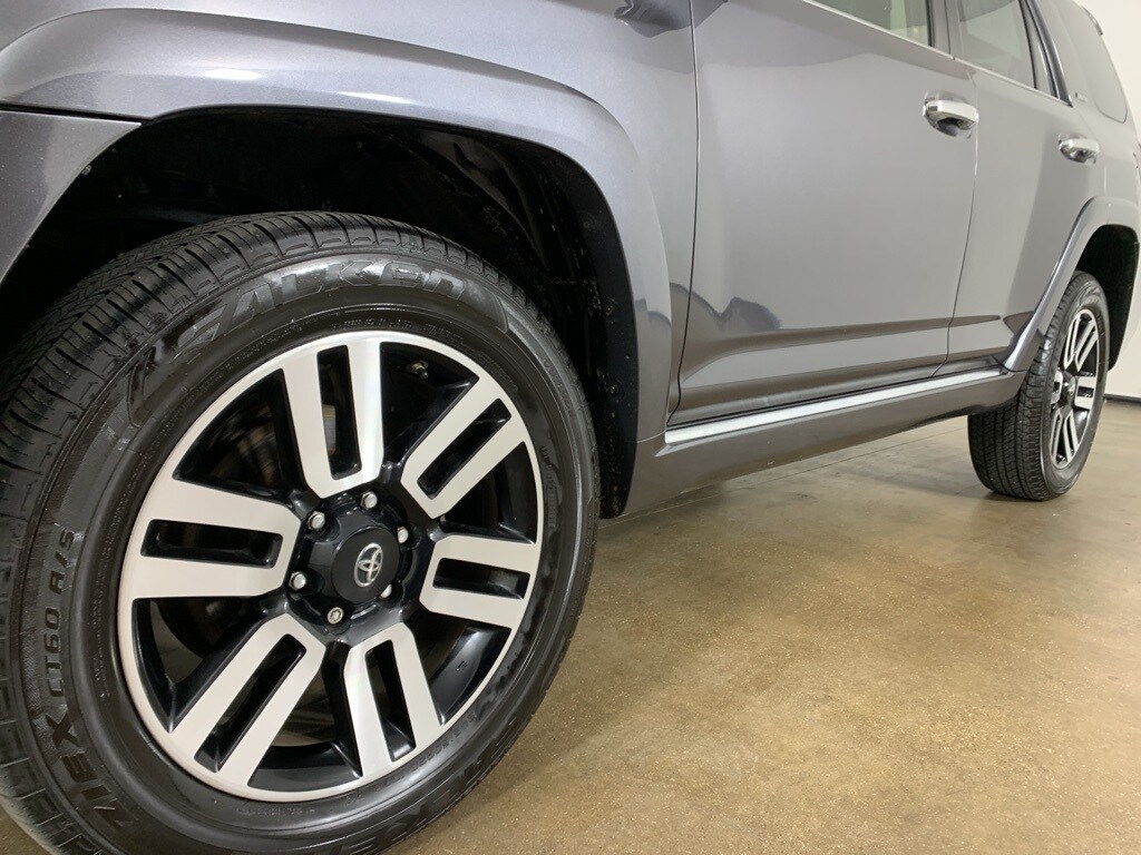 2019 Toyota 4Runner SR5 photo 2