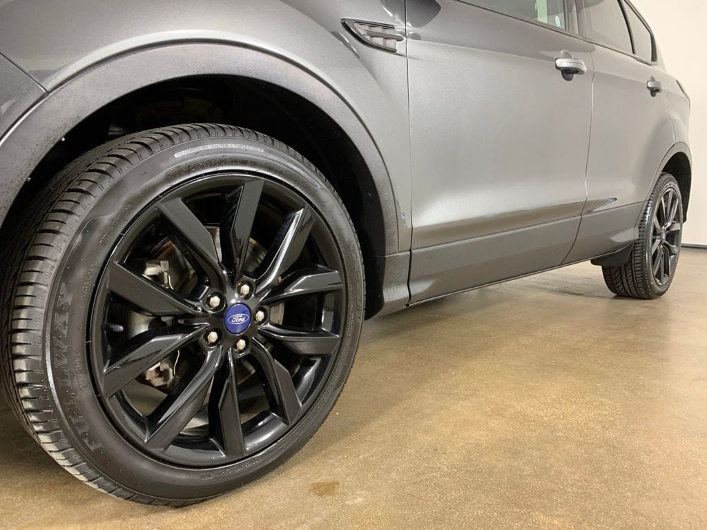 Used 2018 Ford Escape SE with VIN 1FMCU9GDXJUB99420 for sale in Peoria, IL