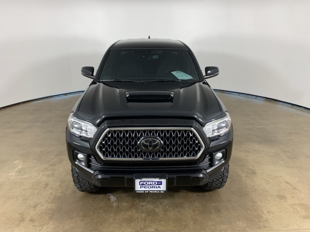 2018 Toyota Tacoma TRD Sport photo 3