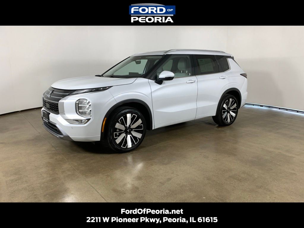 2025 Mitsubishi Outlander SEL 2WD's photo