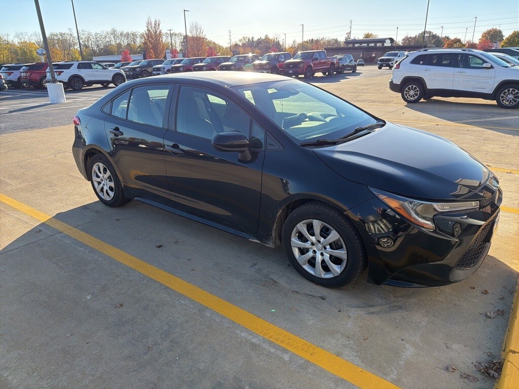 2021 Toyota Corolla LE photo 4