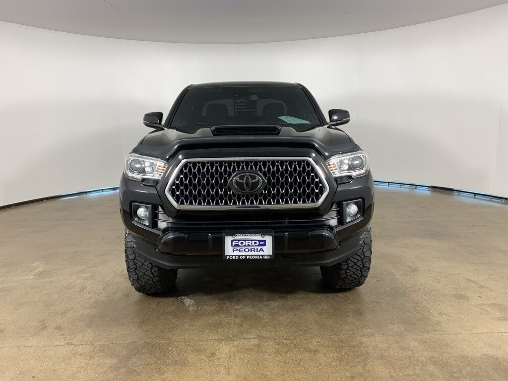 2018 Toyota Tacoma TRD Sport photo 2