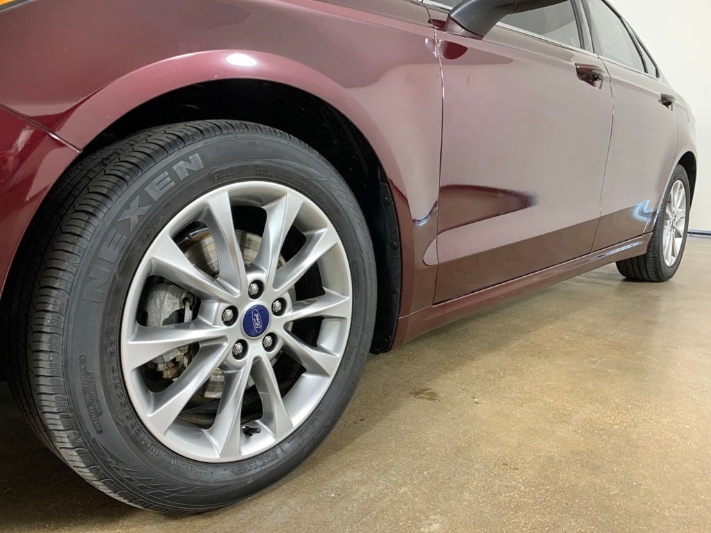Used 2017 Ford Fusion SE Sedan