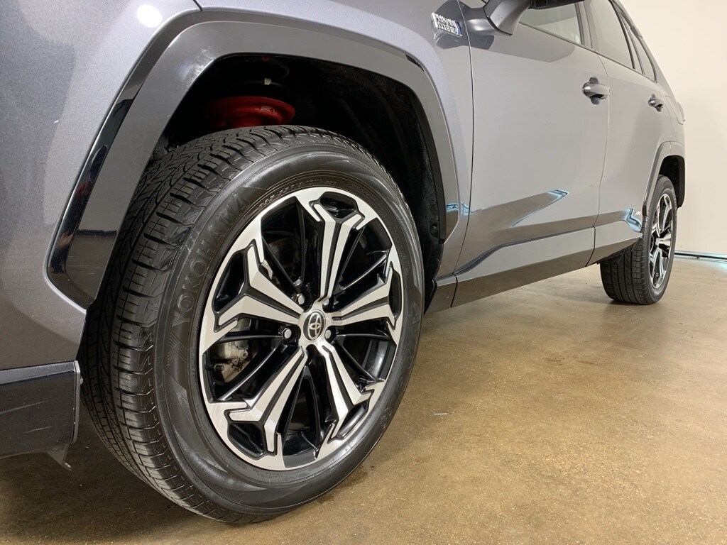2022 Toyota RAV4 Prime XSE Premium photo 2