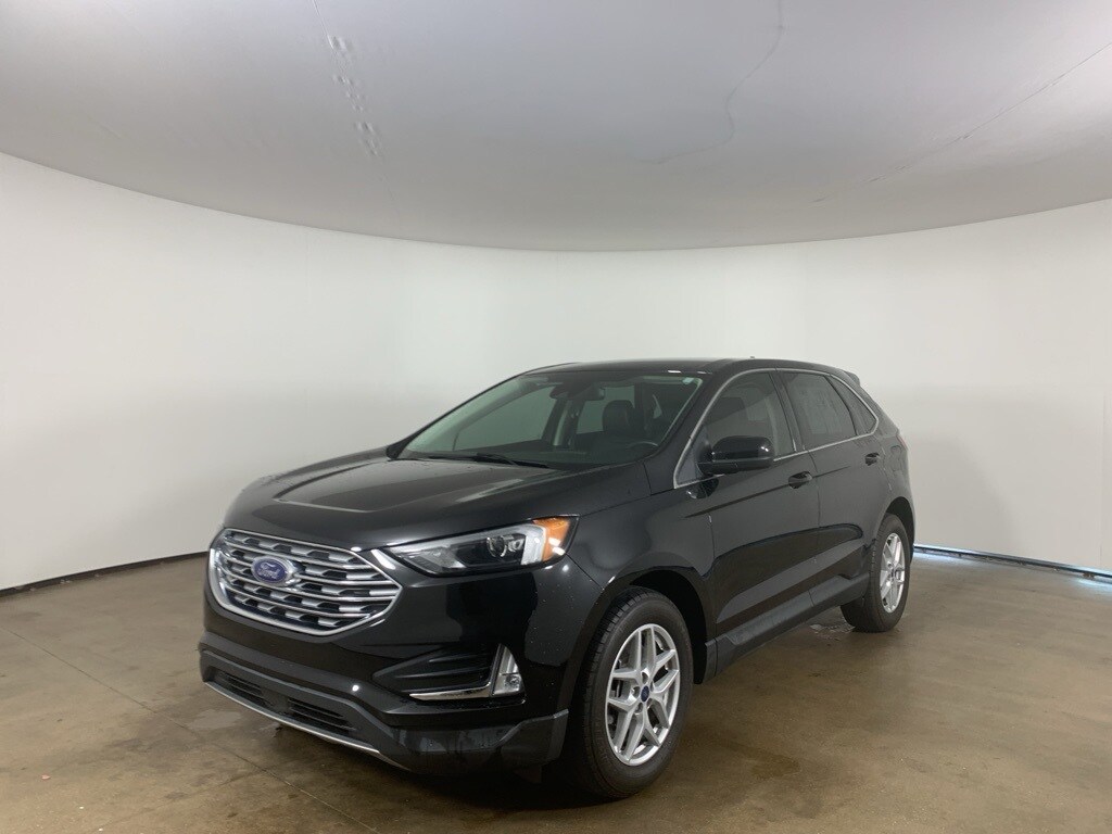2022 Ford Edge SEL photo 2