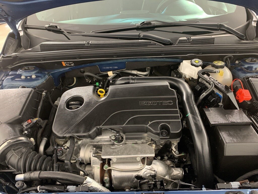 2024 Chevrolet Malibu 1LT photo 2