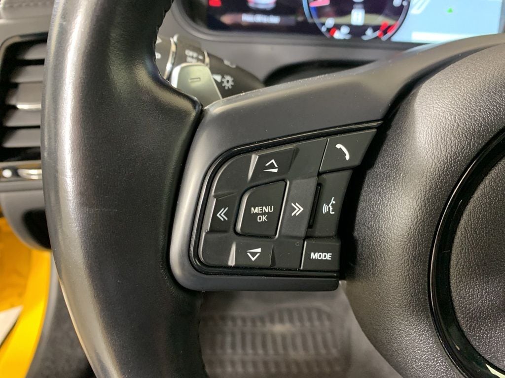 2021 Jaguar F-TYPE R-Dynamic - Photo 22