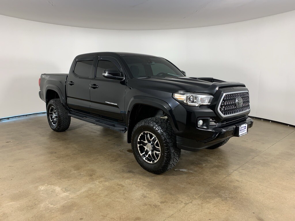 2018 Toyota Tacoma TRD Sport photo 4