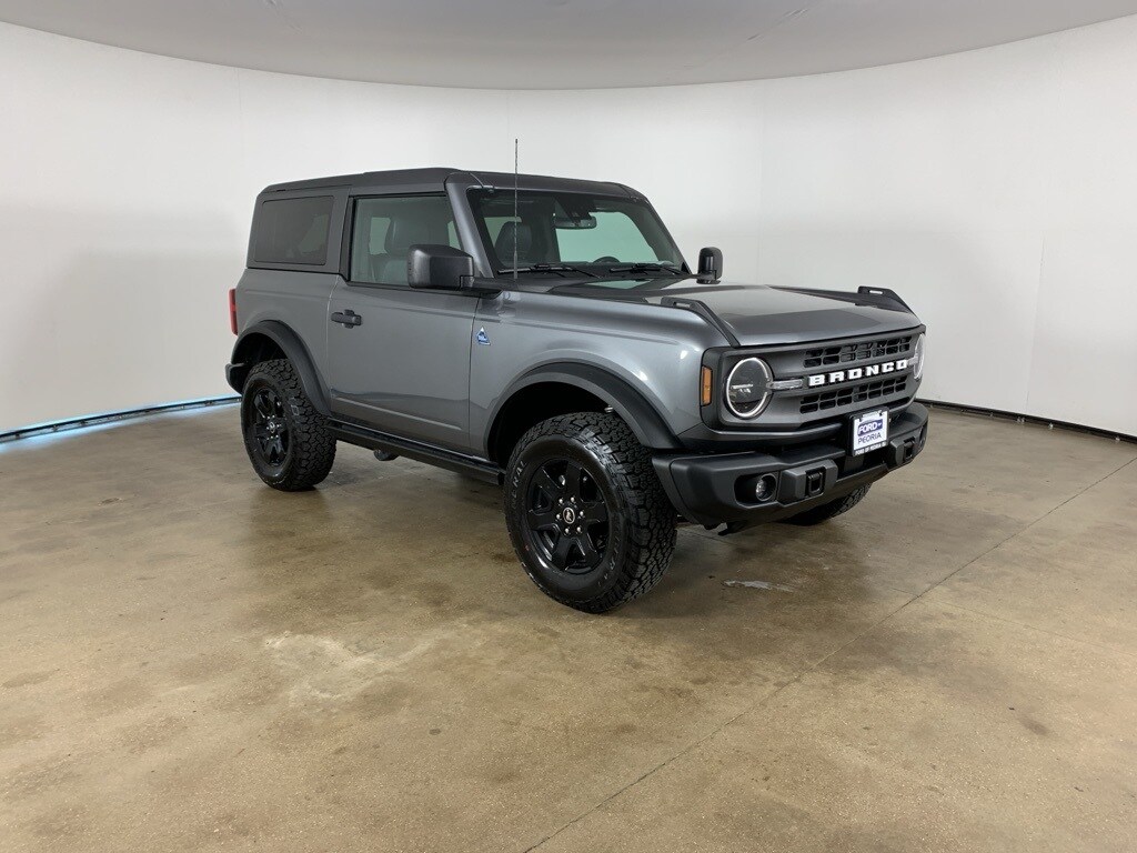 2024 Ford Bronco Black Diamond photo 3