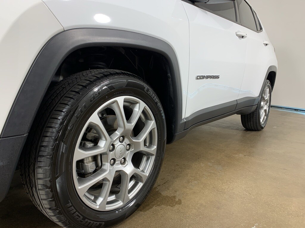 2022 Jeep Compass Latitude Lux photo 2