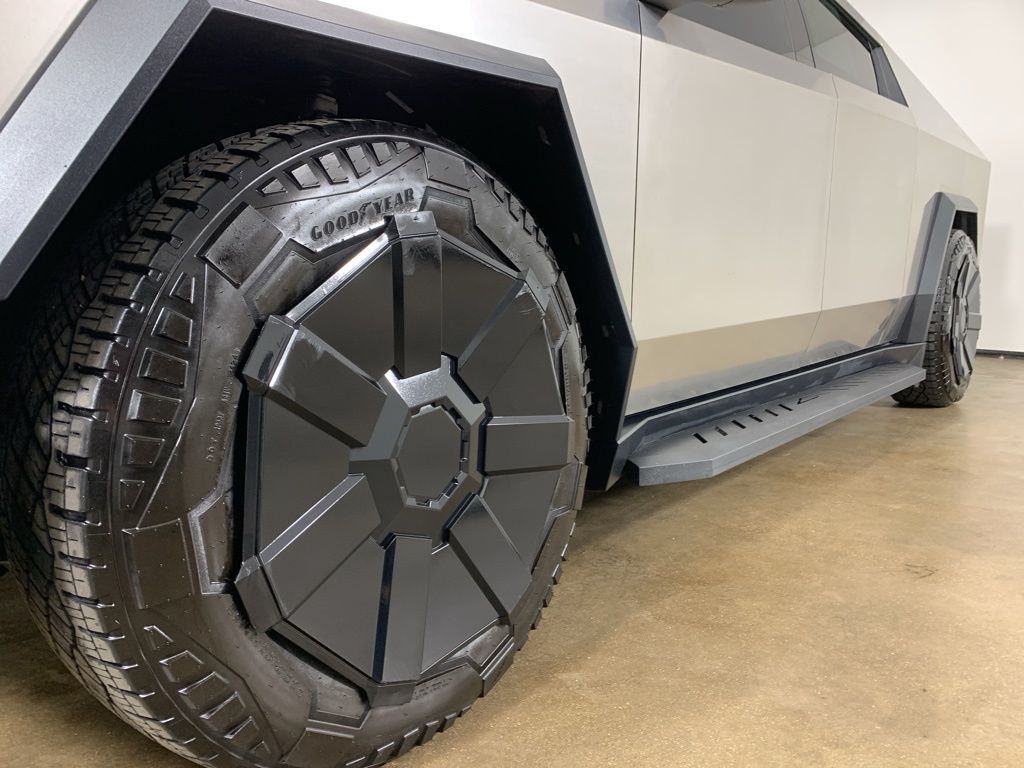 Used 2024 Tesla Cybertruck Base with VIN 7G2CEHED8RA040974 for sale in Peoria, IL