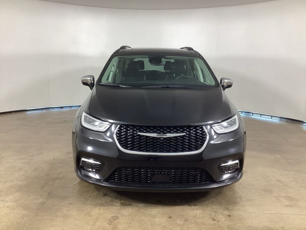Used 2022 Chrysler Pacifica Limited Minivan/Van