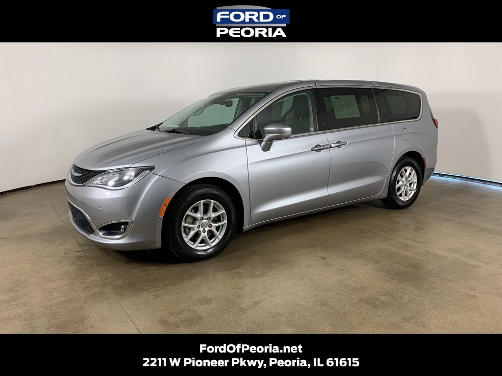 2020 Chrysler Pacifica Touring's photo