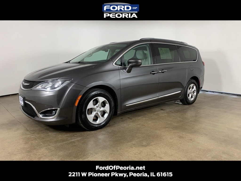 2017 Chrysler Pacifica Touring-L Plus's photo