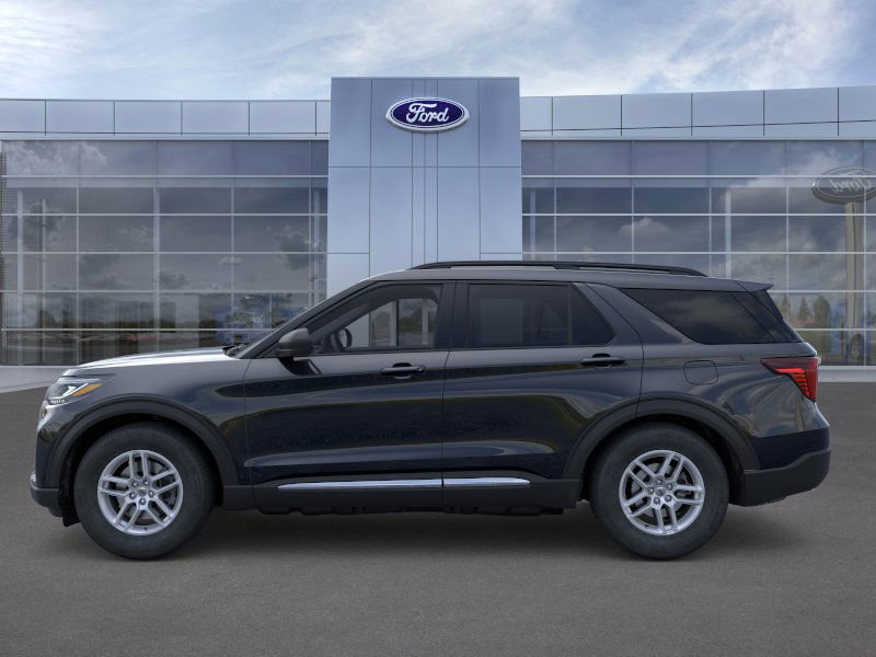 2025 Ford Explorer photo 2