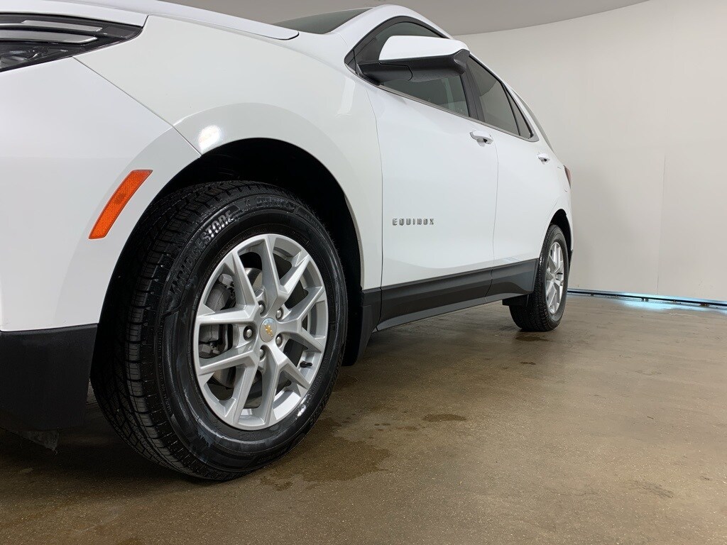 2023 Chevrolet Equinox LT photo 2