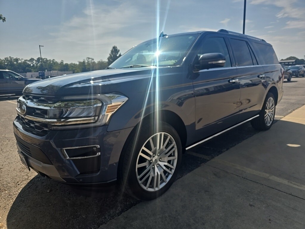 2022 Ford Expedition MAX Limited photo 3