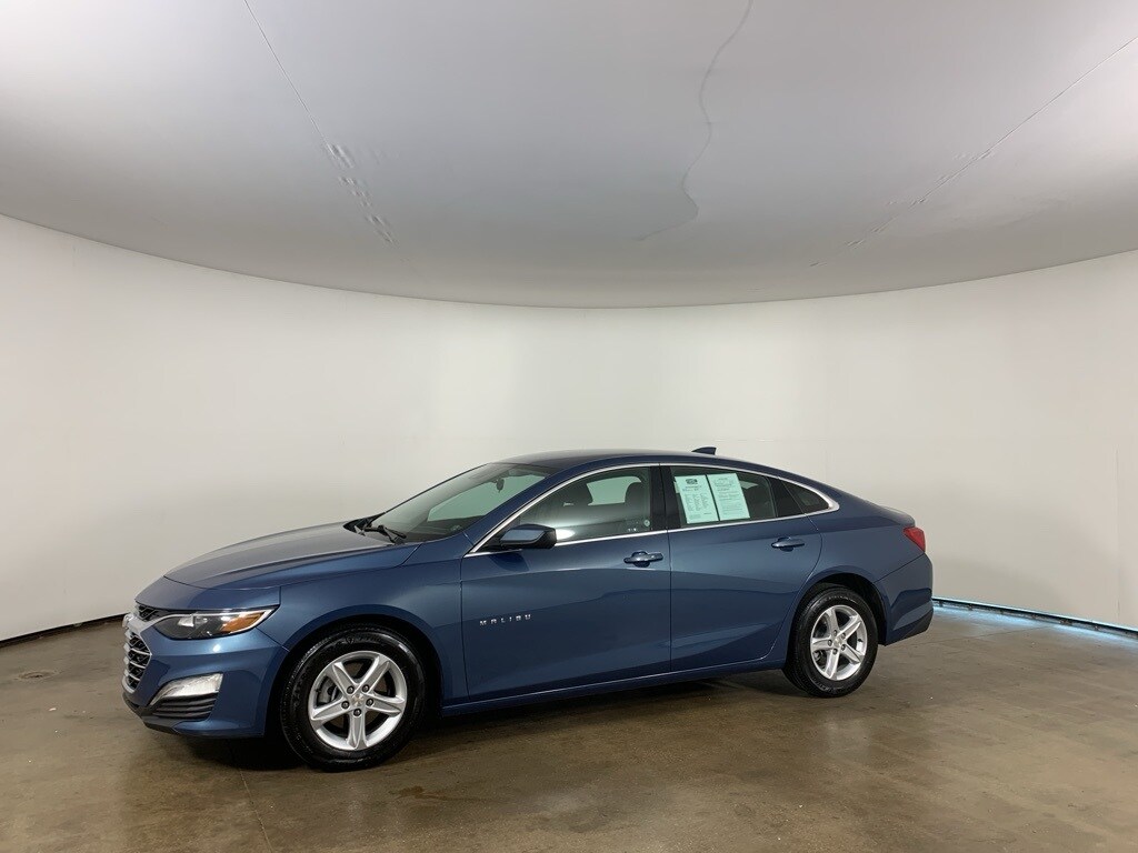 2024 Chevrolet Malibu 1LT photo 2