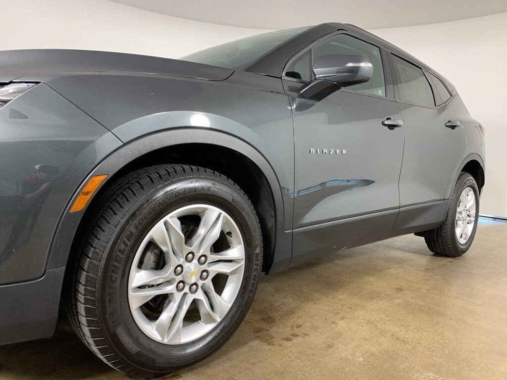 2019 Chevrolet Blazer Base 2LT photo 2