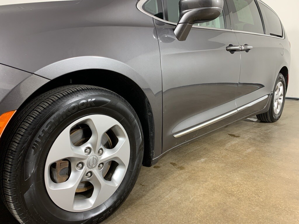 Used 2017 Chrysler Pacifica Touring L Plus Minivan/Van