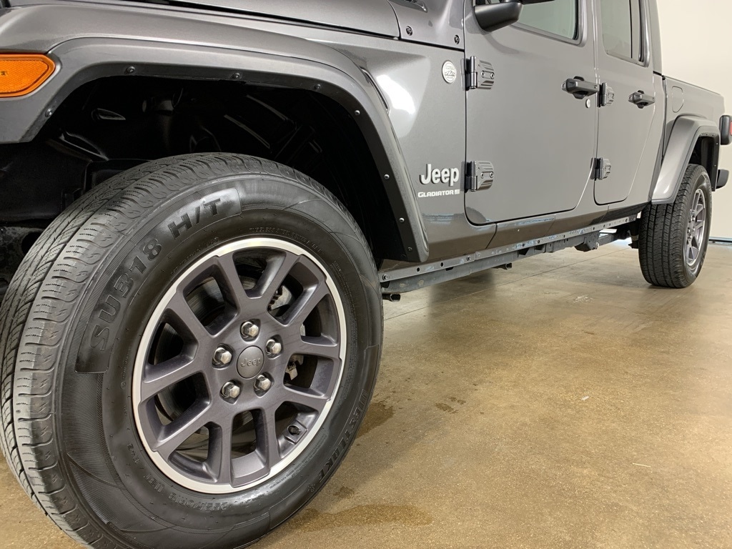 Used 2023 Jeep Gladiator Overland Truck