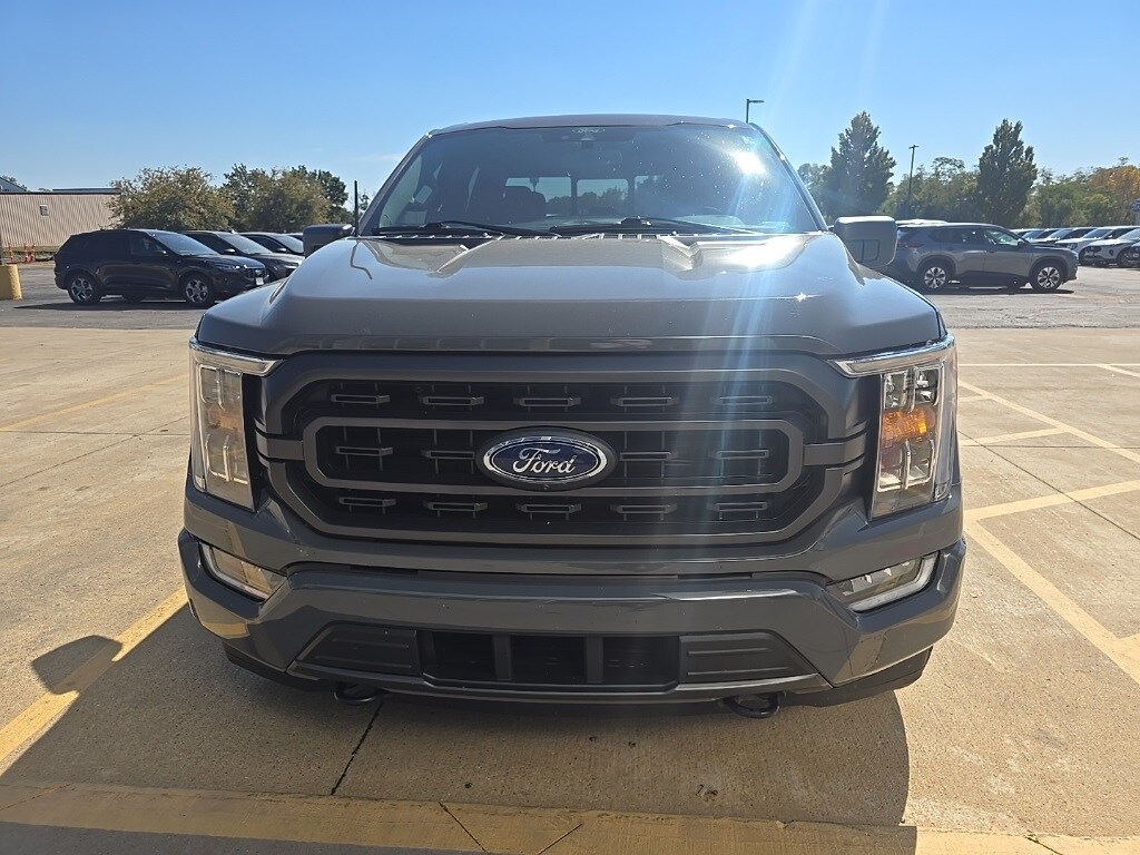 2021 Ford F-150 XLT photo 2