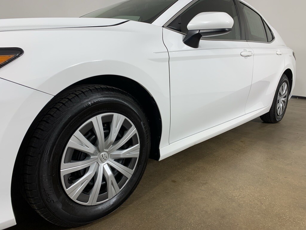 2023 Toyota Camry Hybrid LE photo 2