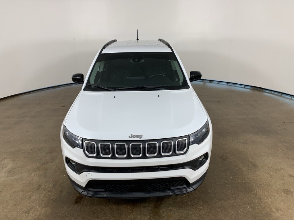 2022 Jeep Compass Latitude Lux photo 3