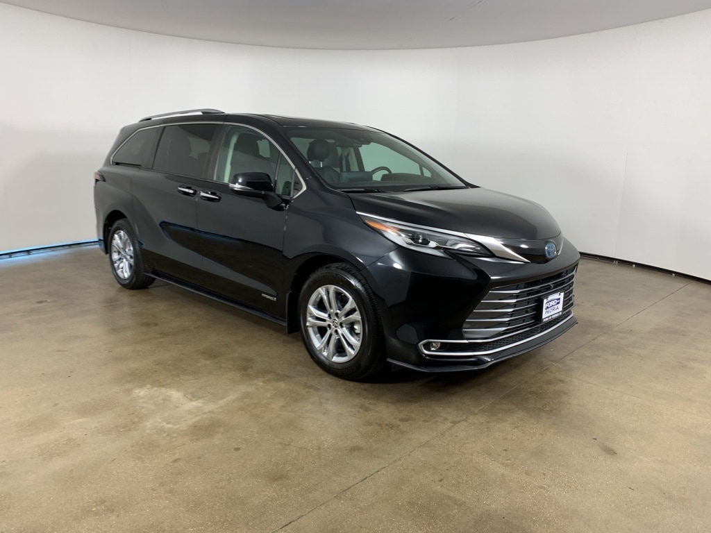 Used 2021 Toyota Sienna Platinum Minivan/Van