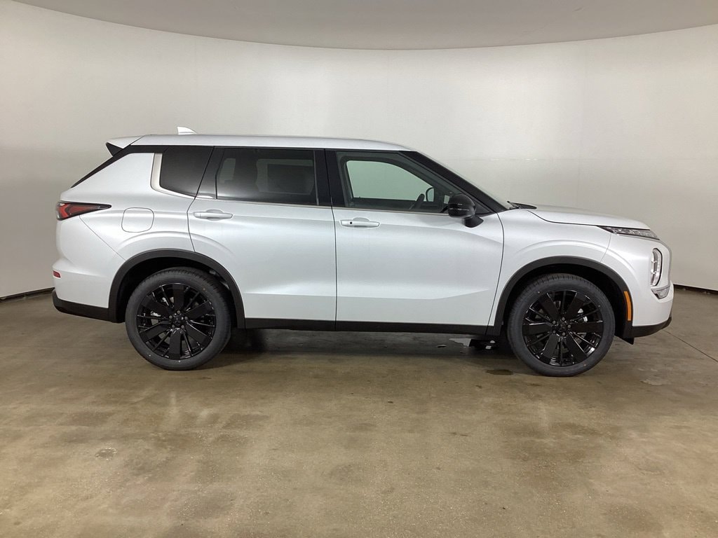 New 2026 Mitsubishi Outlander LE SUV