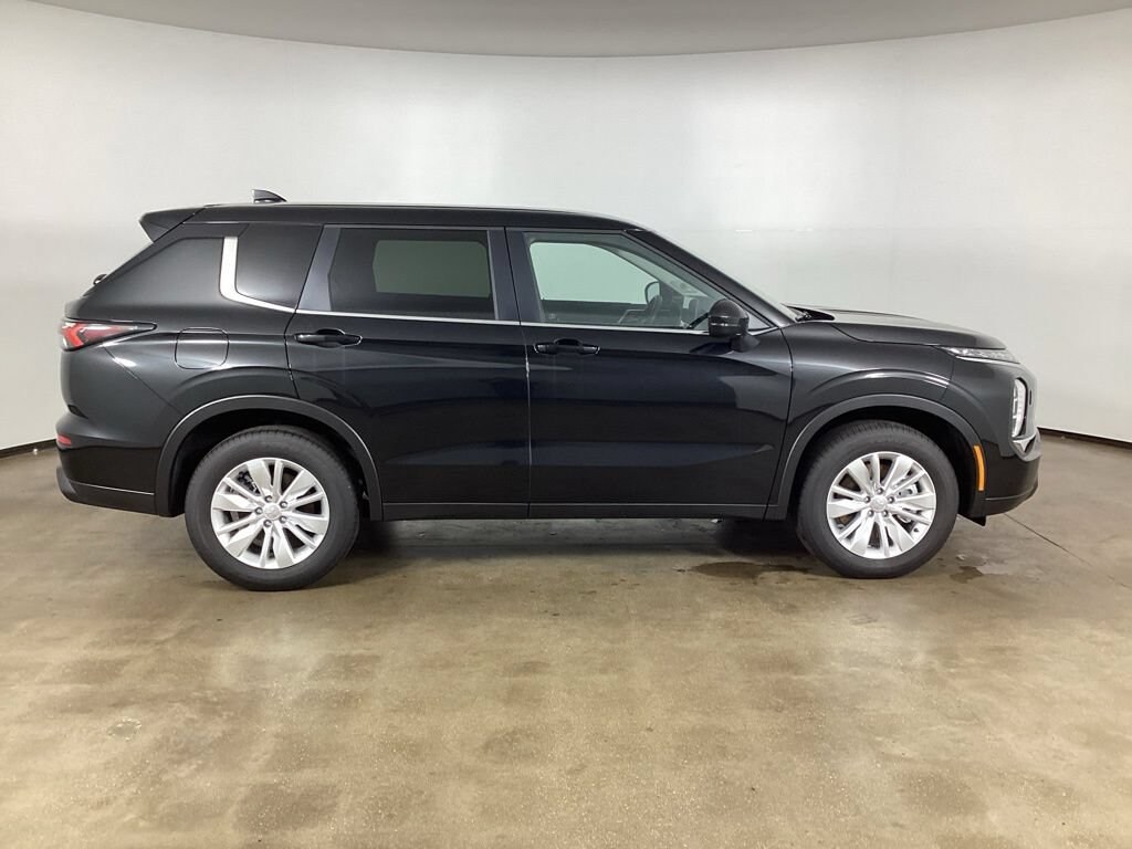 New 2026 Mitsubishi Outlander ES SUV