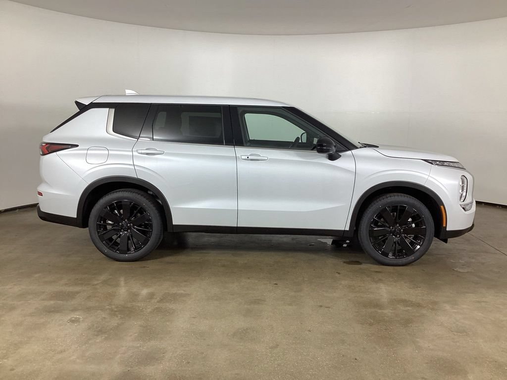 New 2026 Mitsubishi Outlander LE SUV